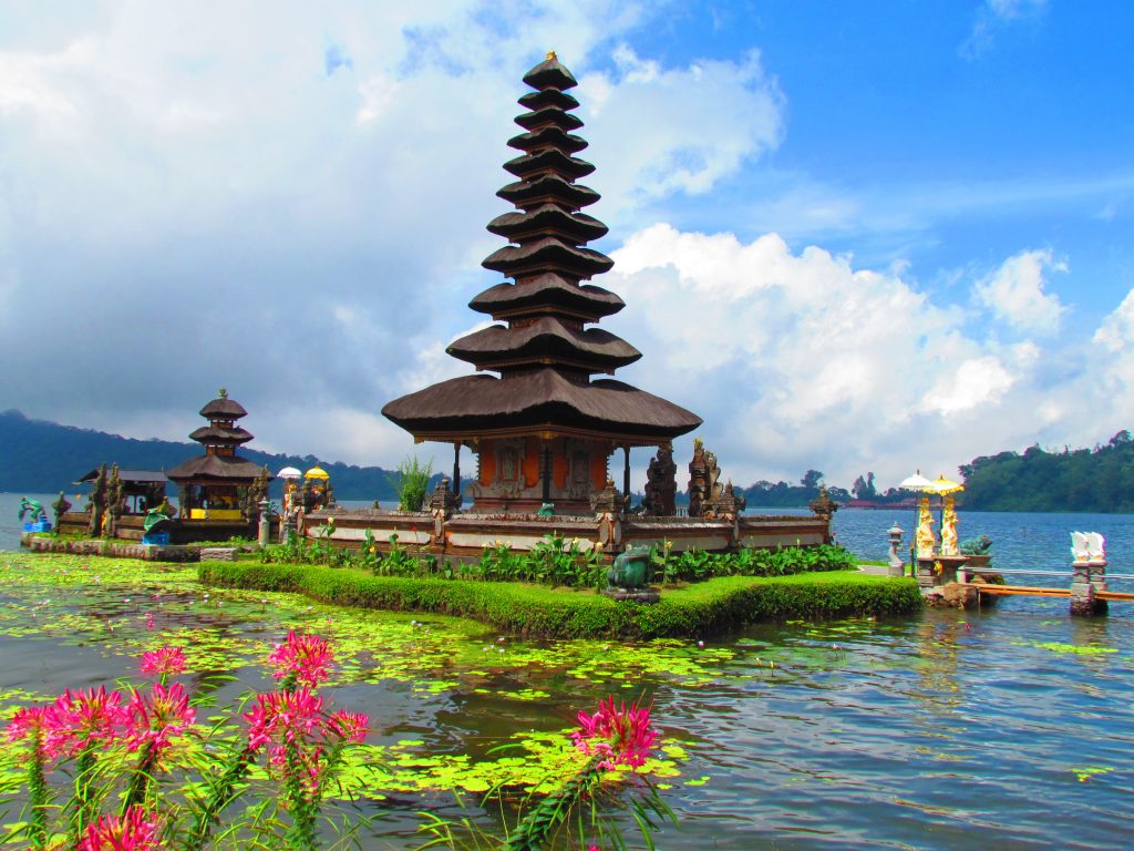 ulun danu temple - bali temple
